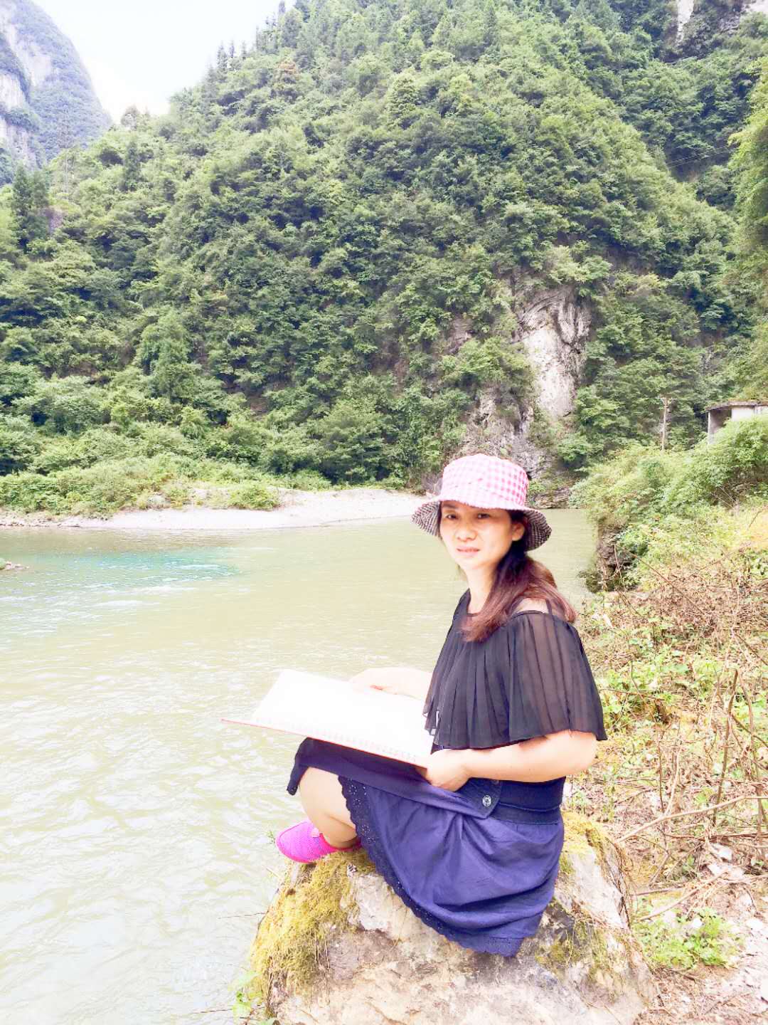 画家曾红梅 画家曾红梅